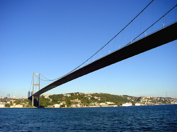 (C) 柳澤　徹　　トルコ　2000・11　#9　『イスタンブール／ボスポラス海峡とボスポラス大橋』　　写真